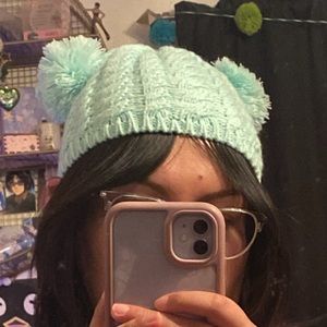 Adorable mint colored Pom Pom beanie ✨